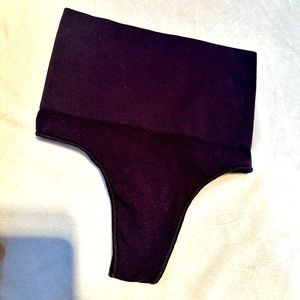 S/M SkIMS sculpting thong BLACK